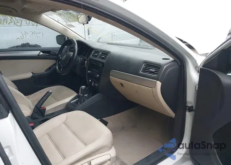 2015 Volkswagen Jetta 1.8T Se z USA, uszkodzony, nr VIN 3VWD17AJ2FM309891